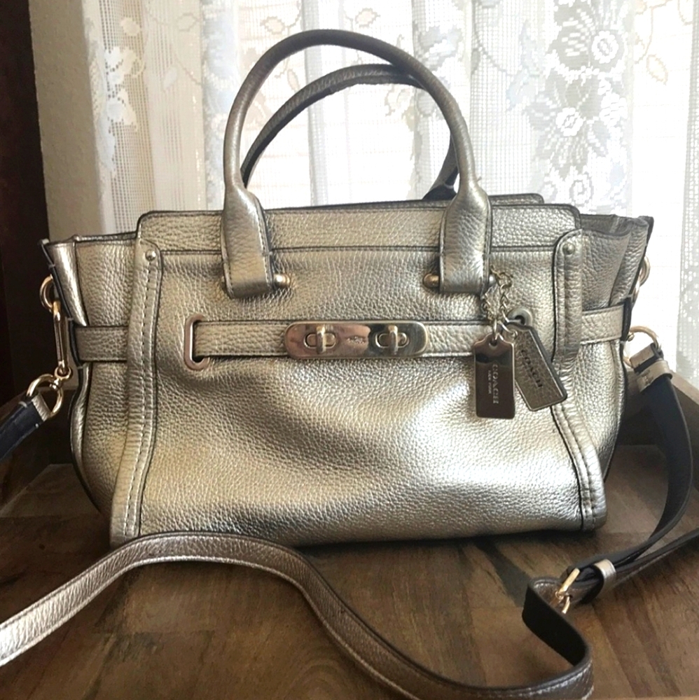 ⭐️SALE⭐️Coach Swagger - Metallic Gold